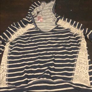 Long sleeve lace hooded top